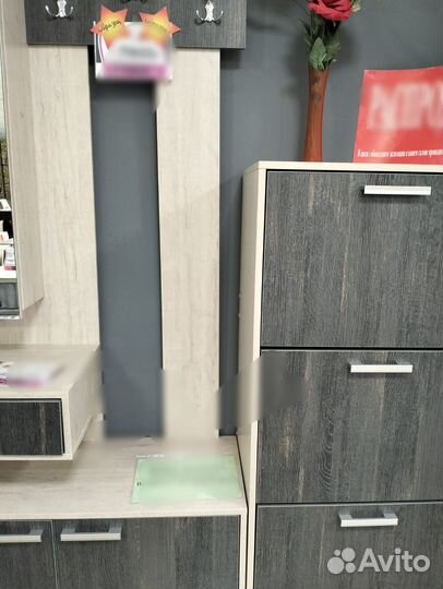 Продам новую прихожую с обувницей