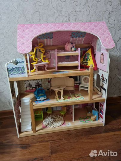 Кукольный домик с мебелью