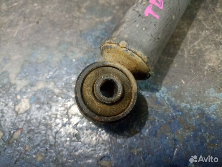 Амортизатор задний Suzuki Grand Vitara 3 TD