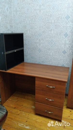 Стол офисный, шкаф