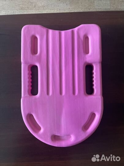 Доска для плавания в бассейне