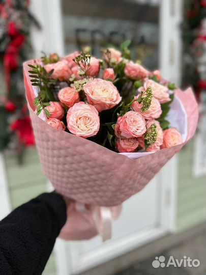 Букет кустовых роз / пионовидные розы