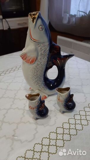 Фигурки, Сервизы, ваза на ножке, чайник и др