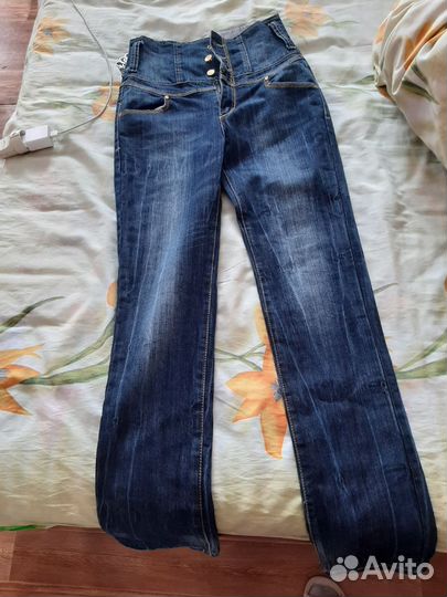 Джинсы 30 размер с завышенной талией новые
