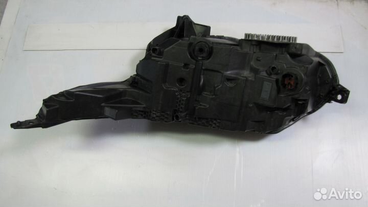 Range Rover Velar фара правая