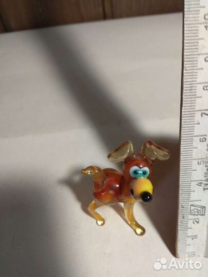 Стеклянная фигурка собака