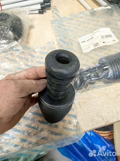 Пыльники стоек амортизатора, mitsu Pajero Pinin