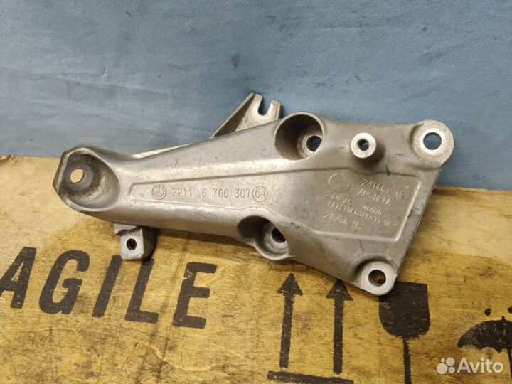 Кронштейн двигателя левый BMW E90 N46B20