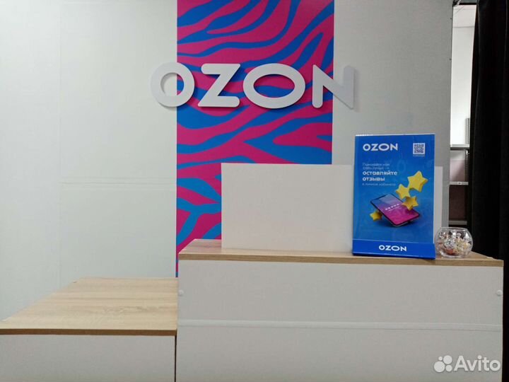 Сотрудник пункта выдачи ozon