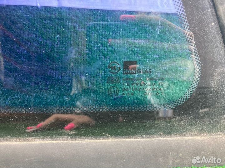 Стекло багажника левое Ssangyong Musso 602900 1995