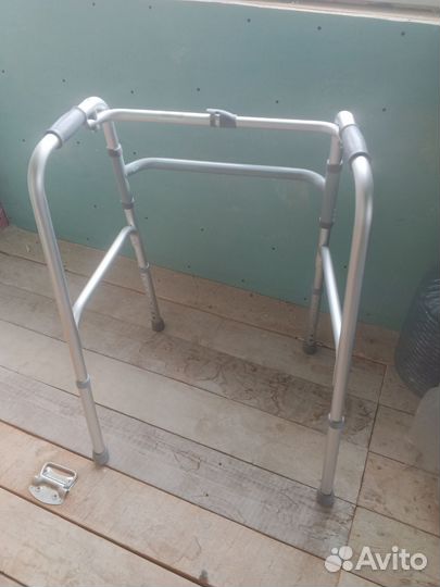 Ходунки для взрослых инвалидов