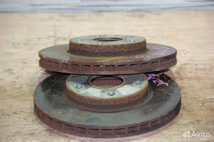 Тормозной диск перед c Toyota Mark II Wagon Blit G