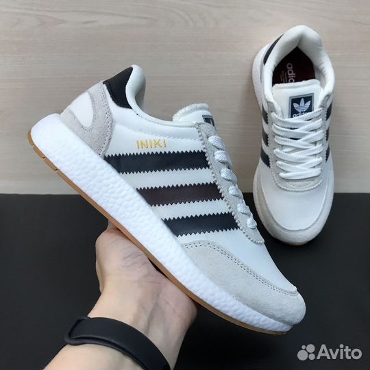 Кроссовки Adidas Iniki белые женские