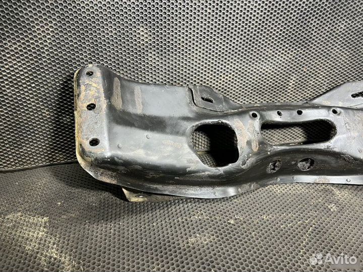Подрамник передний Subaru Legacy 2 1993-1999
