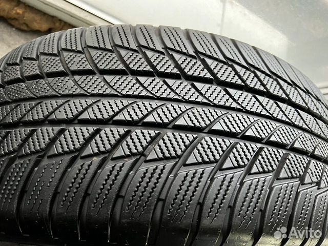 Bridgestone Blizzak LM-001 245/50 R19