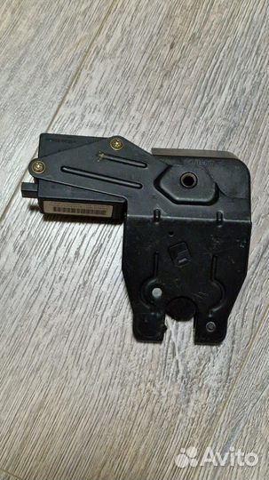 Замок крышки багажника внутренний BMW 7 E65/E66