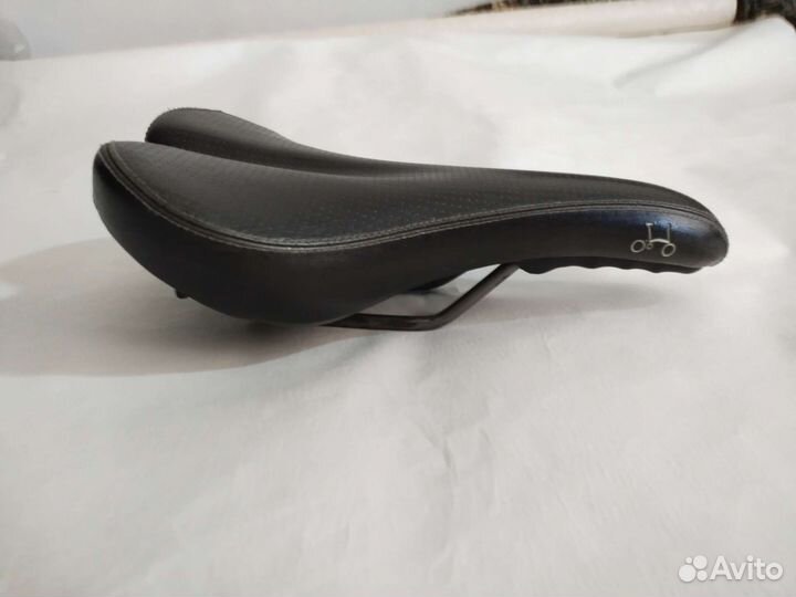 Седло для велосипеда кожаное