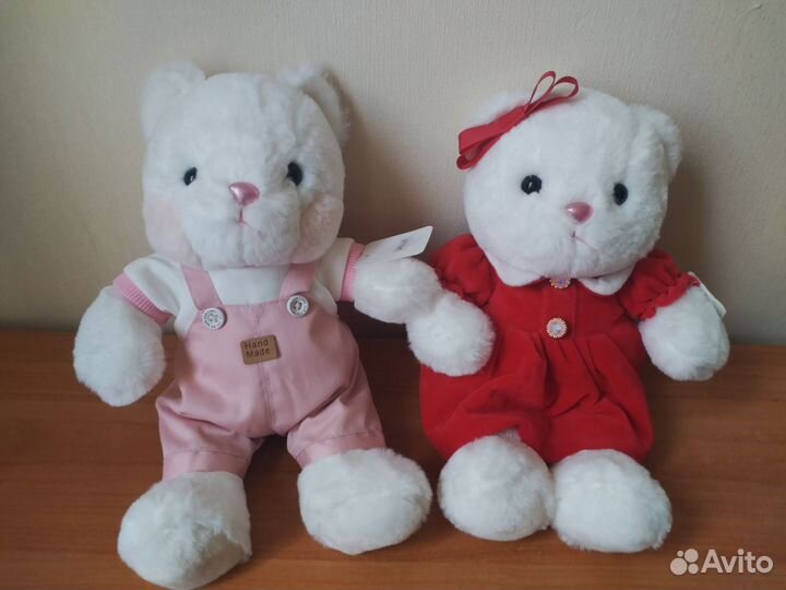 Мягкие игрушки зайцы, мишки и курица