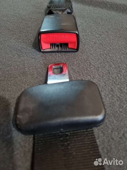 Ремень безопасности с фиксатором