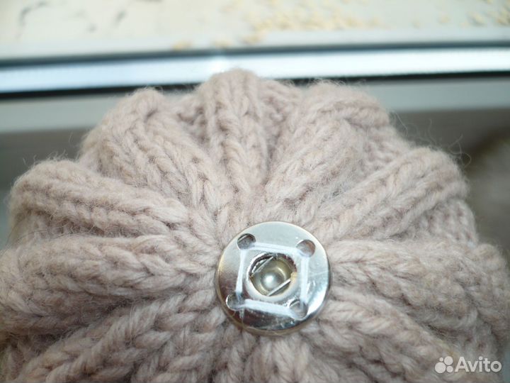Шапка для девушки С помпоном из песца