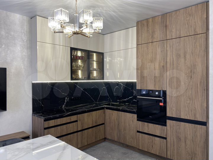 4-к. квартира, 80 м², 1/16 эт.