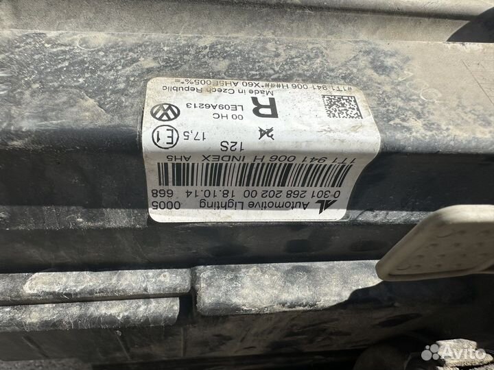 Фара Volkswagen Touran II правая