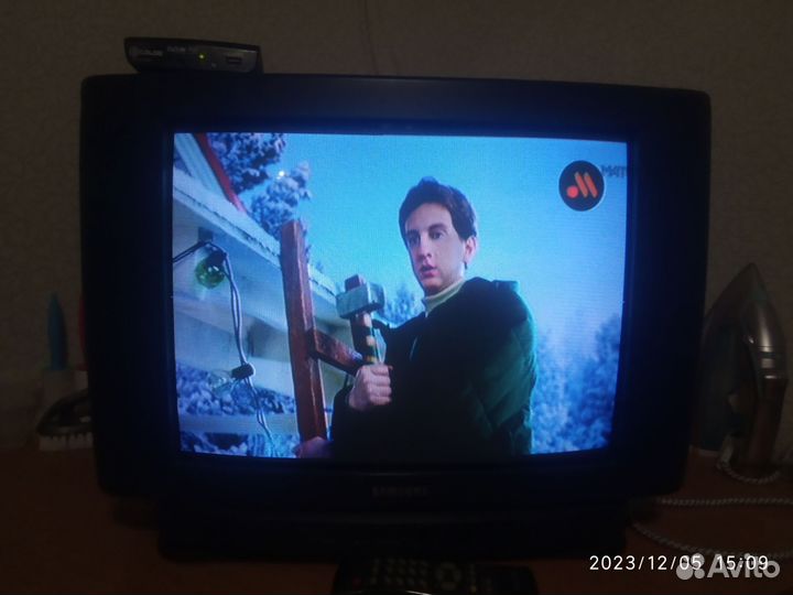 Телевизор Самсунг 53см