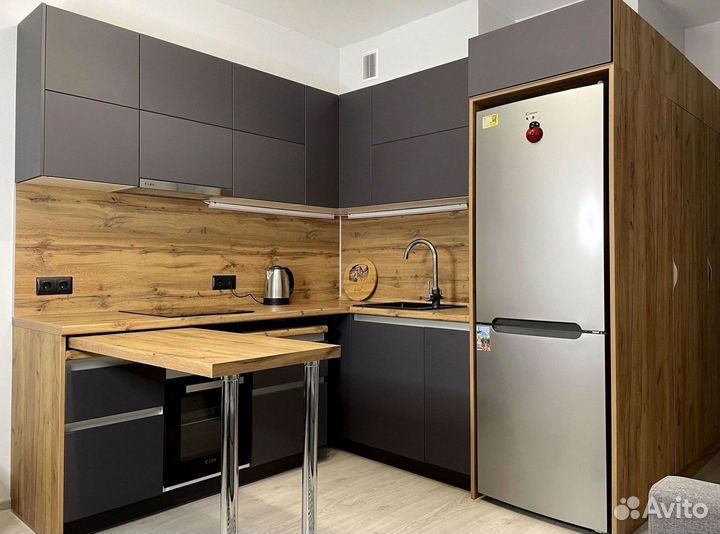 Кухонный гарнитур в современном стиле на заказ