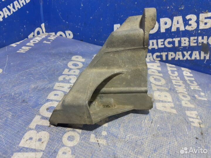 Кронштейн опоры двигателя Audi A6C5 седан ARE 2001