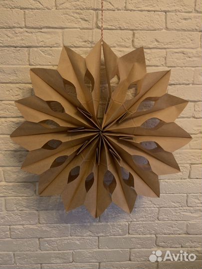 Новогодняя снежинка из крафтовой бумаги