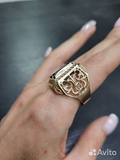 Мужской золотой перстень
