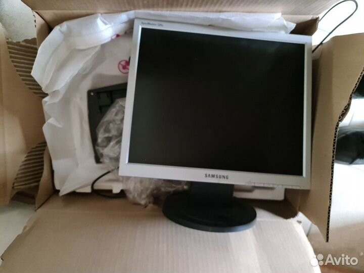 Монитор Samsung