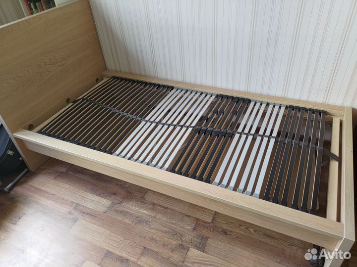 Кровать односпальная IKEA Malm 90x200
