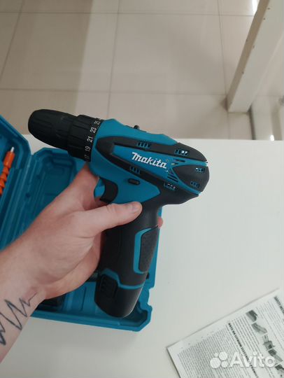 Шуруповерт makita 12v с набором бит