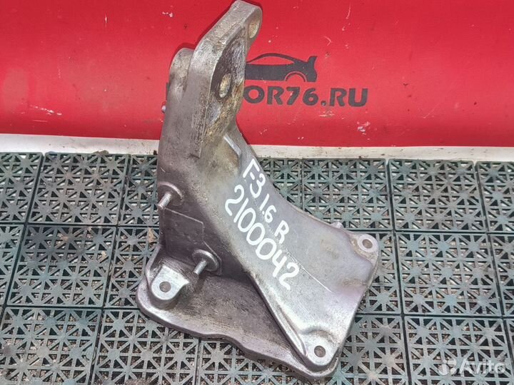 Кронштейн двигателя правый Volkswagen Golf III 1.6