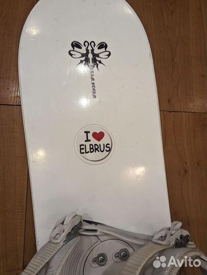 Сноуборд, ботинки и крепления