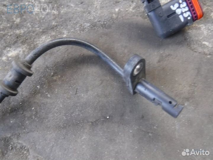 Датчик abs mercedes W212 задний