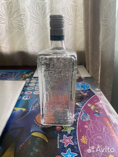 Пустые бутылки из под алкоголя