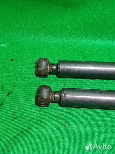 Амортизаторы задние Mercedes-Benz w124/w202