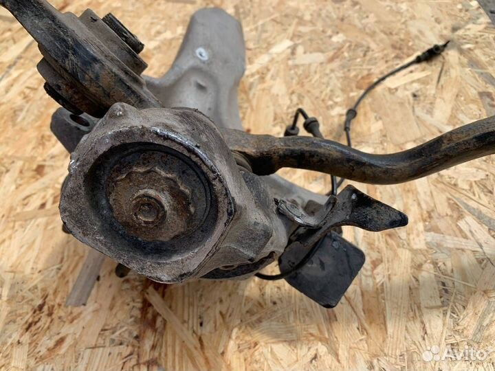 Кулак передний правый Land Rover Range Rover Sport