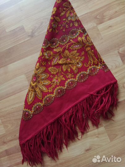 Платок с бахромой