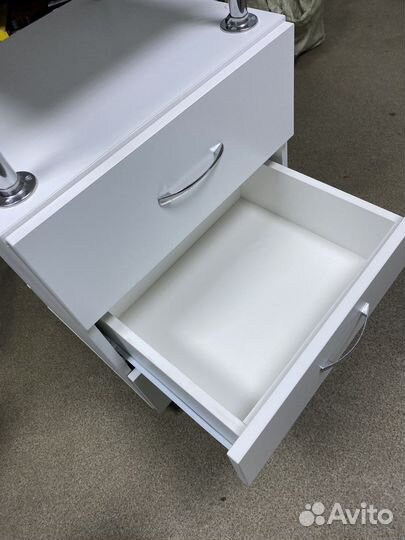 Этажерка на колесиках с ящиками