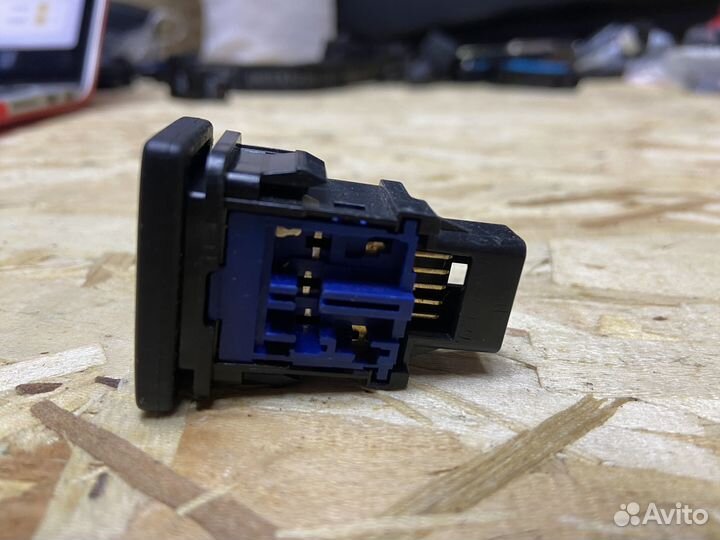 Кнопка автономного отопителя Toyota Rav4 40