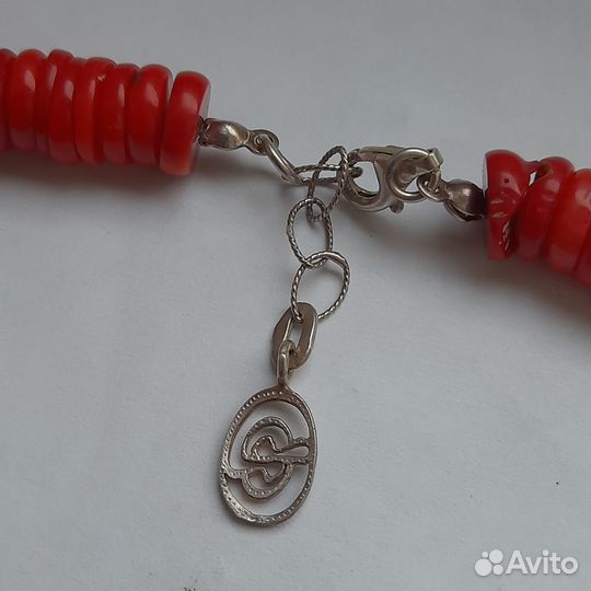 Коралловые бусы и серебро
