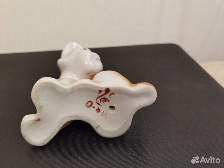 Статуэтка щенок