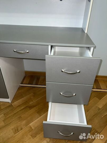 Письменный стол