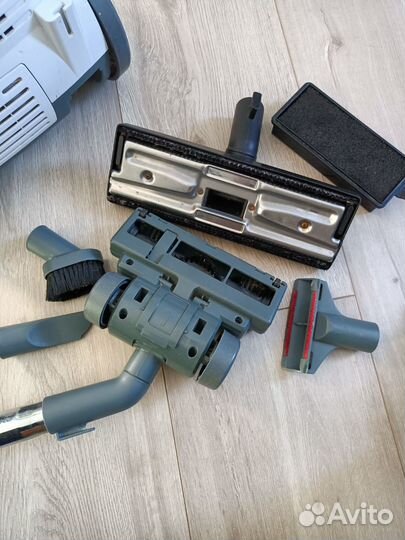 Пылесос Vitek с аквафильтром