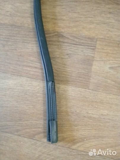 Уплотнитель стекла двери передний левый Volkswagen