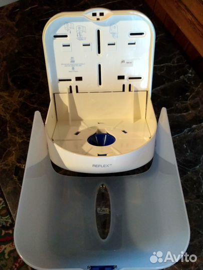 Диспенсер для полотенец c цв Tork Reflex