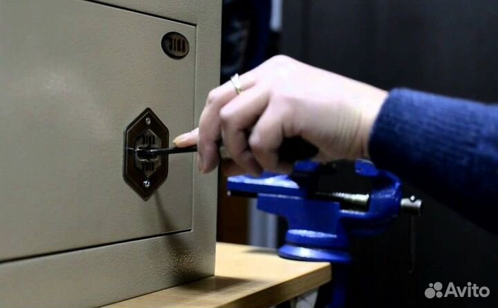 Вскрытие дверных замков и автомобилей